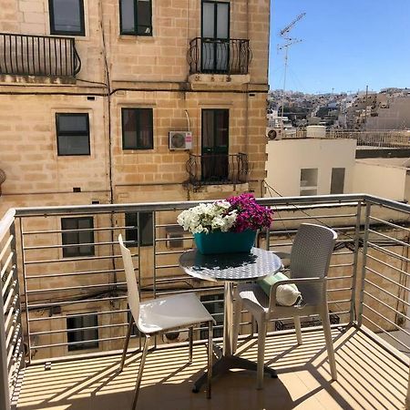 Well Located 2 Bedroom Flat In St.Julians سانت جوليان المظهر الخارجي الصورة